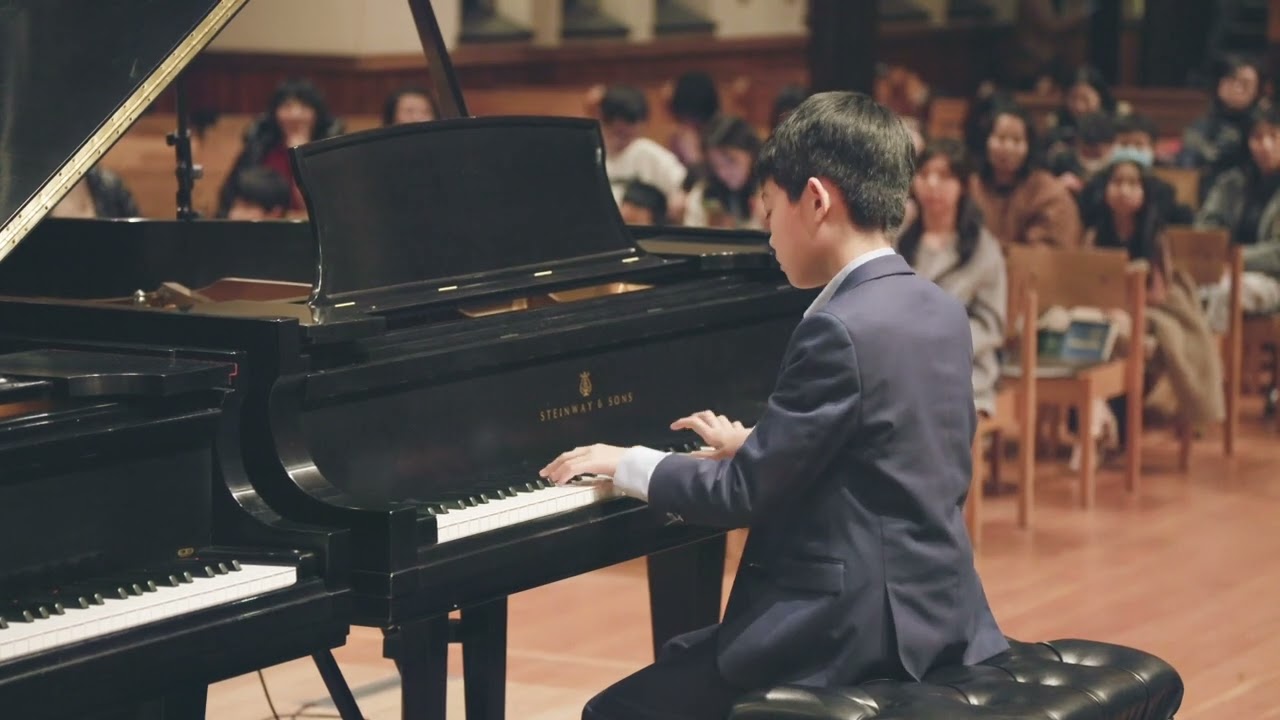 Haydn: Sonata in B Minor, Hob.XVI/32, First movement, played by Aaron Chen