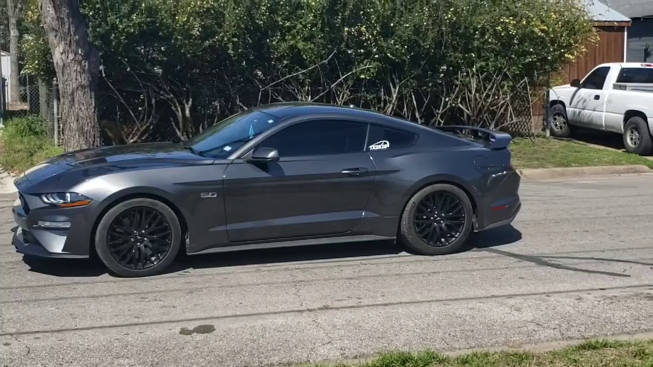 2019 mustang gt rolling burnout with line lock engaged