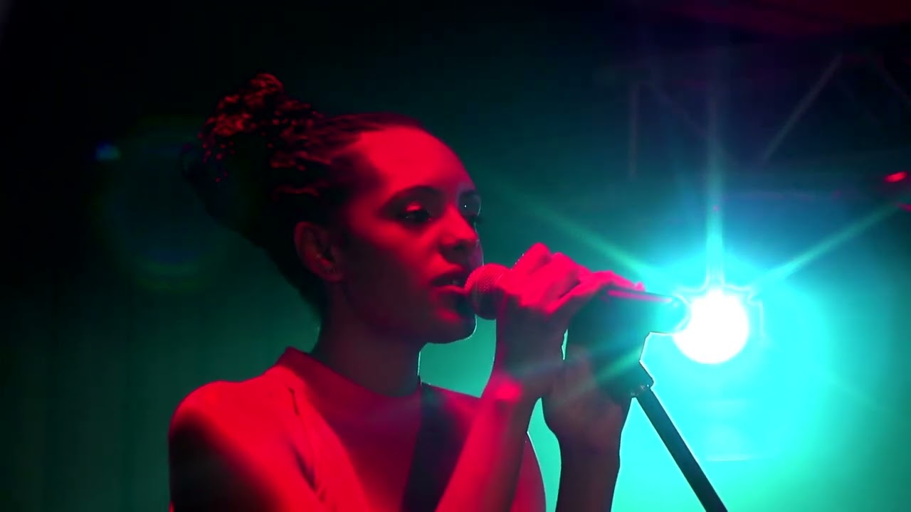 Portugal the band - Amancia Performing a Rihanna Compilation