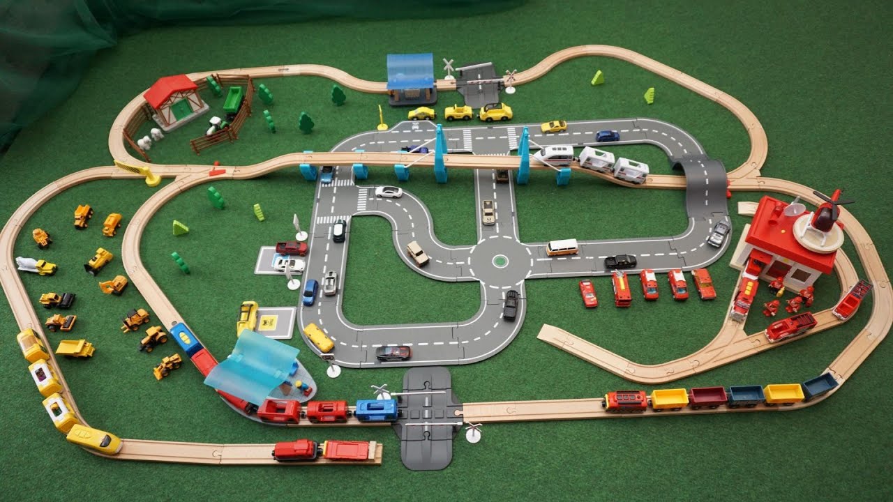 Brio trains vs Play-tive trains set ! Episode 3.Wooden railway trains.