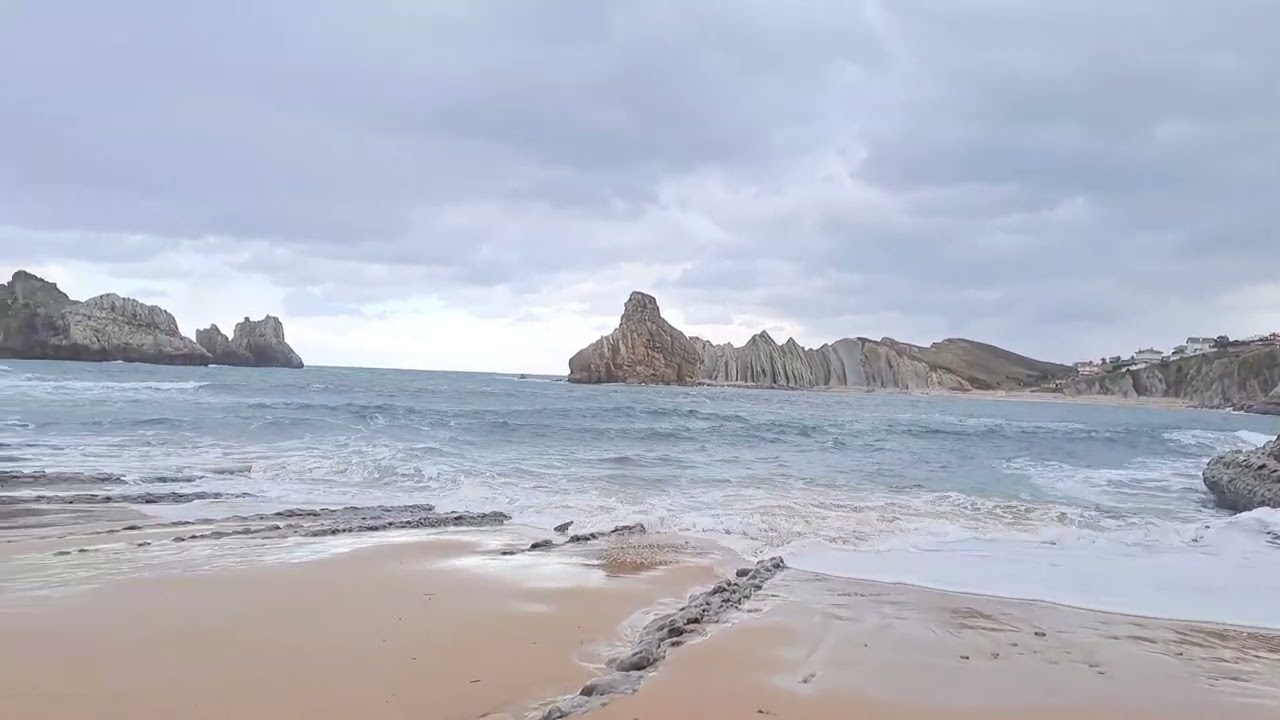 Playa Cerrias en Liencres Cantabria.