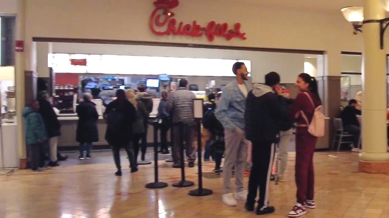 EXPLORING USA: Woodbridge NJ Mall, Upper deck Walking tour