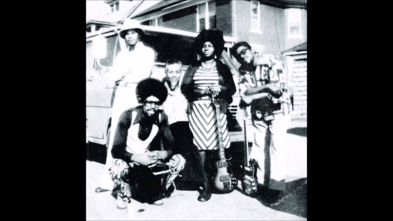 Flying Eagle Gospel Singers - I know a man