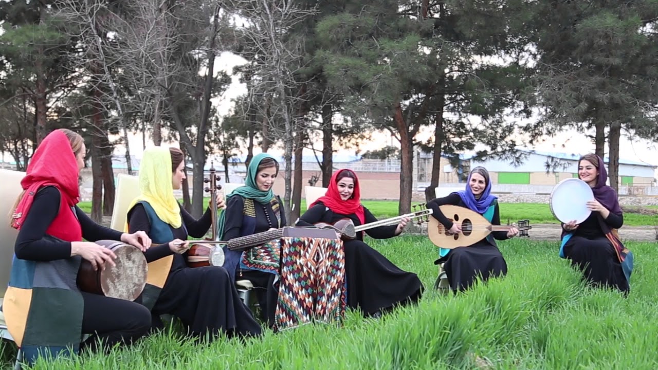 گروه راستان(سرپرست و نوازنده تار:آزاده امیری)