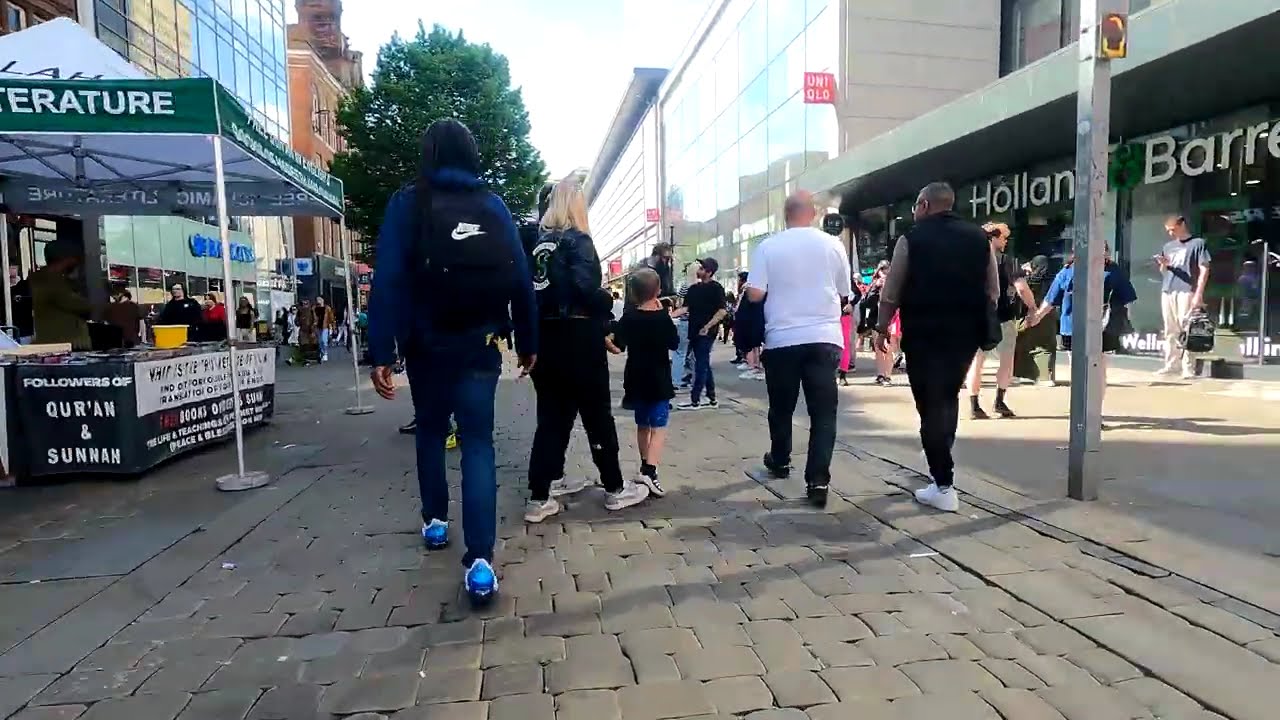 HOW BUSY IS MANCHESTER ON THE HOTTEST DAY 2025 4K.mp4 Ricks Town Tours