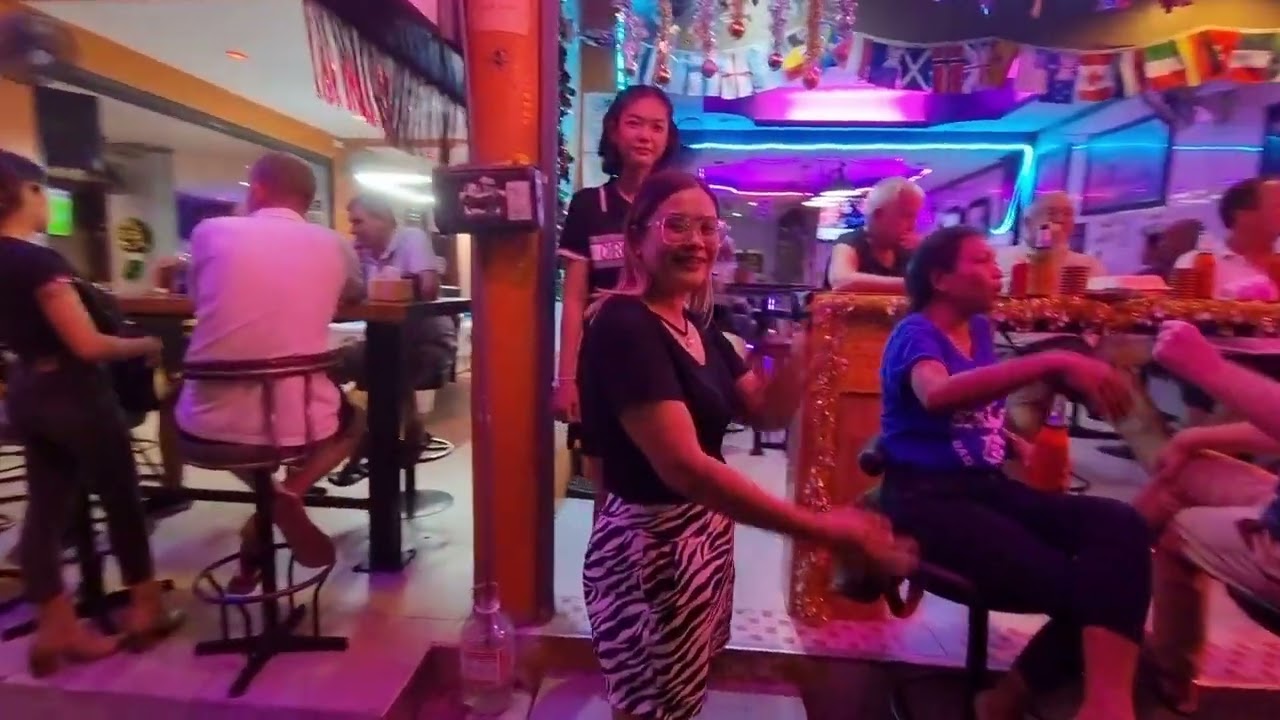 Walking In Pattaya, Rompho Market, Rompho and Soi Jomtien 7 -Thailand
