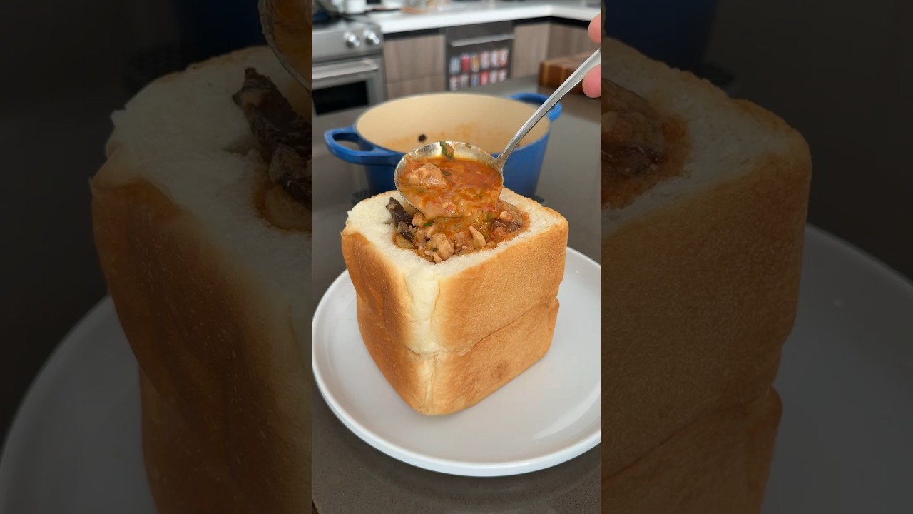 South African Indian Bunny Chow 🍞 #shorts #history #recipe #chickencurry