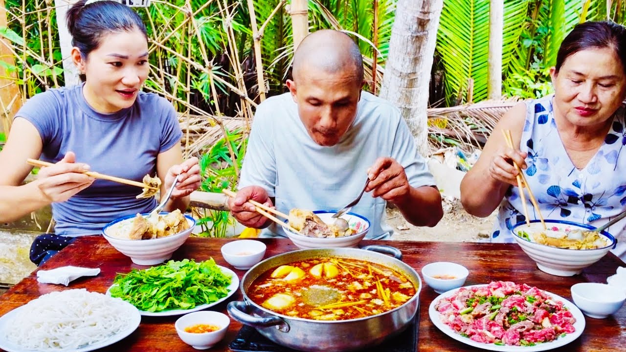 Vừa Mở Bán Đã “VỠ TRẬN” – 65 TÔ BÚN BÒ CAY Hết Sạch 30 Phút