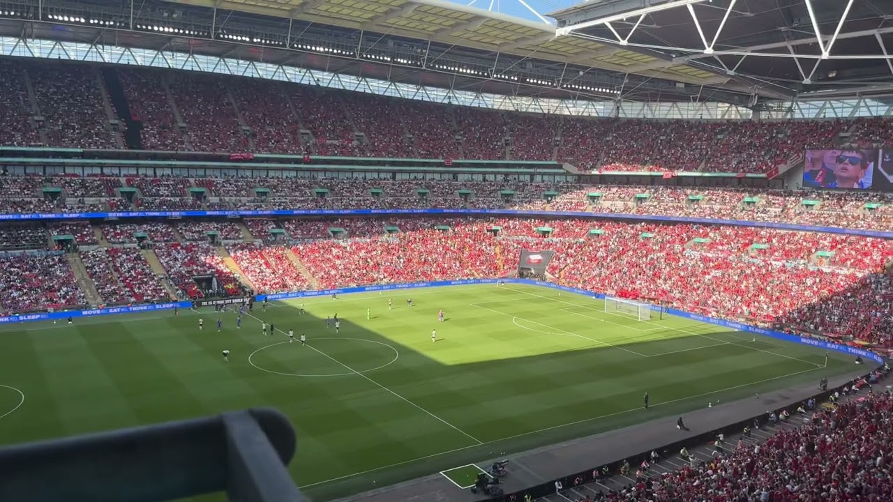 INCREDIBLE RENDITION OF ALLEZ ALLEZ ALLEZ FROM LIVERPOOL FANS IN THE COMMUNITY SHIELD! 