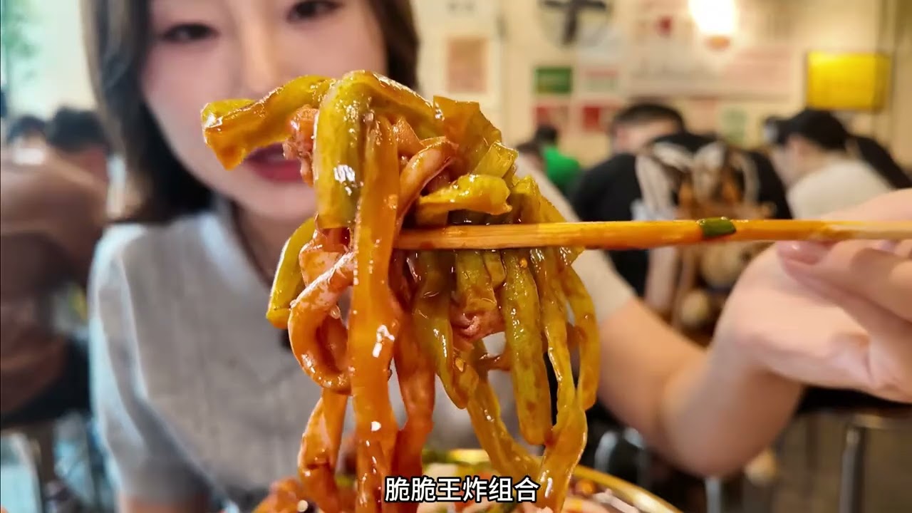 在重庆吃到了巨好吃的螺蛳粉！！这味儿太正了！！！ #寻味烟火气 #重庆美食 #螺蛳粉 #交出你的宝藏烟火小店 #重庆螺蛳粉