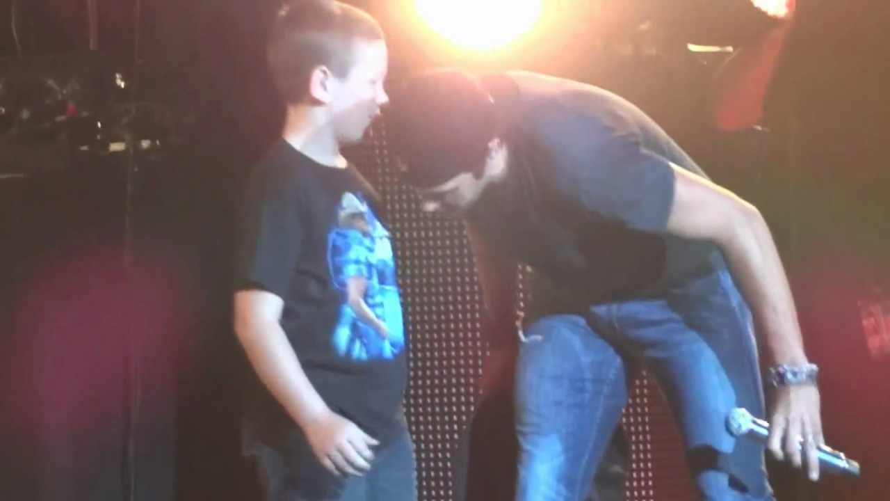 Luke Bryan-Country Girl Shake it for Me-Moline,IL