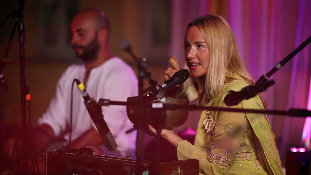 Thea Mantra | Mantra Om & Om Mani Padme Hum (Live Concert)