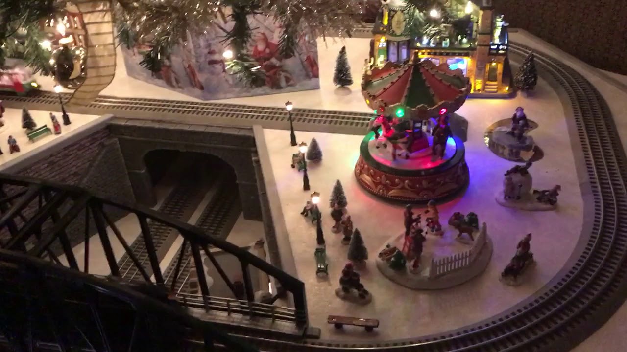 O gauge dual level Christmas train layout 2017