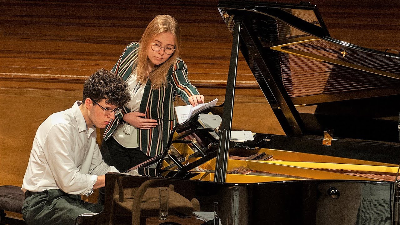 Dance Macabre van Camille Saint-Saëns door pianist Conrad Nuyts bij Trudo's Zondag Gasten