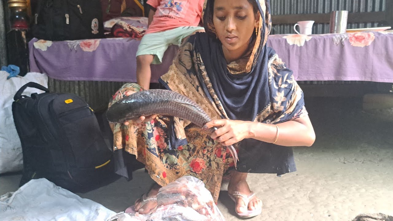কলিজার টুকরা সালমানকে নিয়ে চলে আসছে ওর বাবা সাথে আনছে মাছ গোস্ত আরো নানান জিনিস/Salman's mother