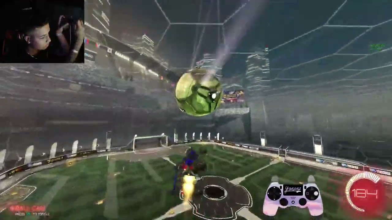 Does Yanxnz Hold His Controller Weird?