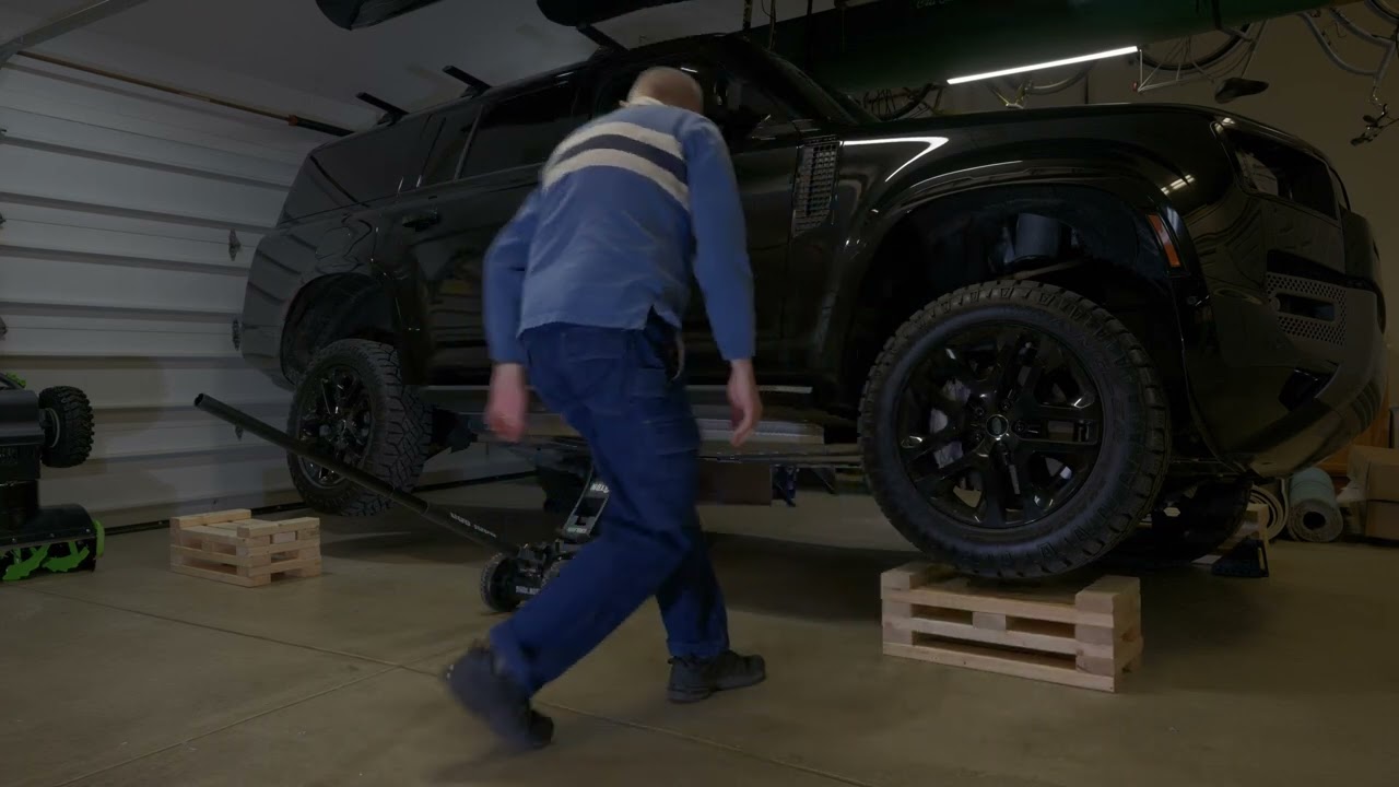 Lifting a Land Rover Defender with Tuffant Rock Sliders