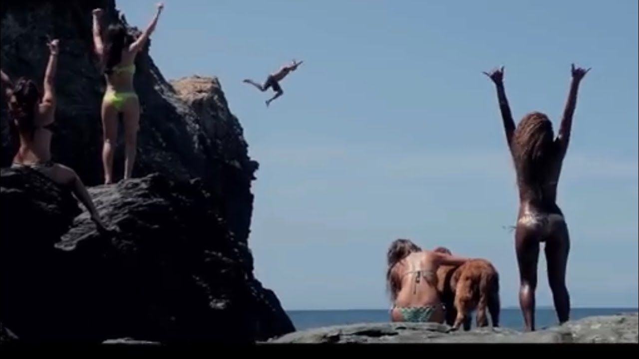 Aguamala - Menos es mas (Video Oficial)