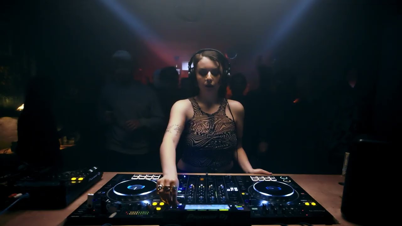 Limi | Nan's Basement: London, Shoreditch