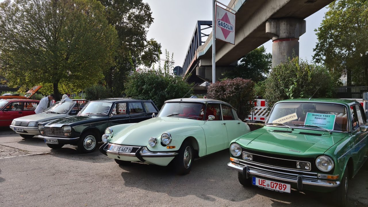 Oldtimer-Franzosen-Treffen - Oldtimer Tankstelle Brandshof in Hamburg, am 30.09.2023