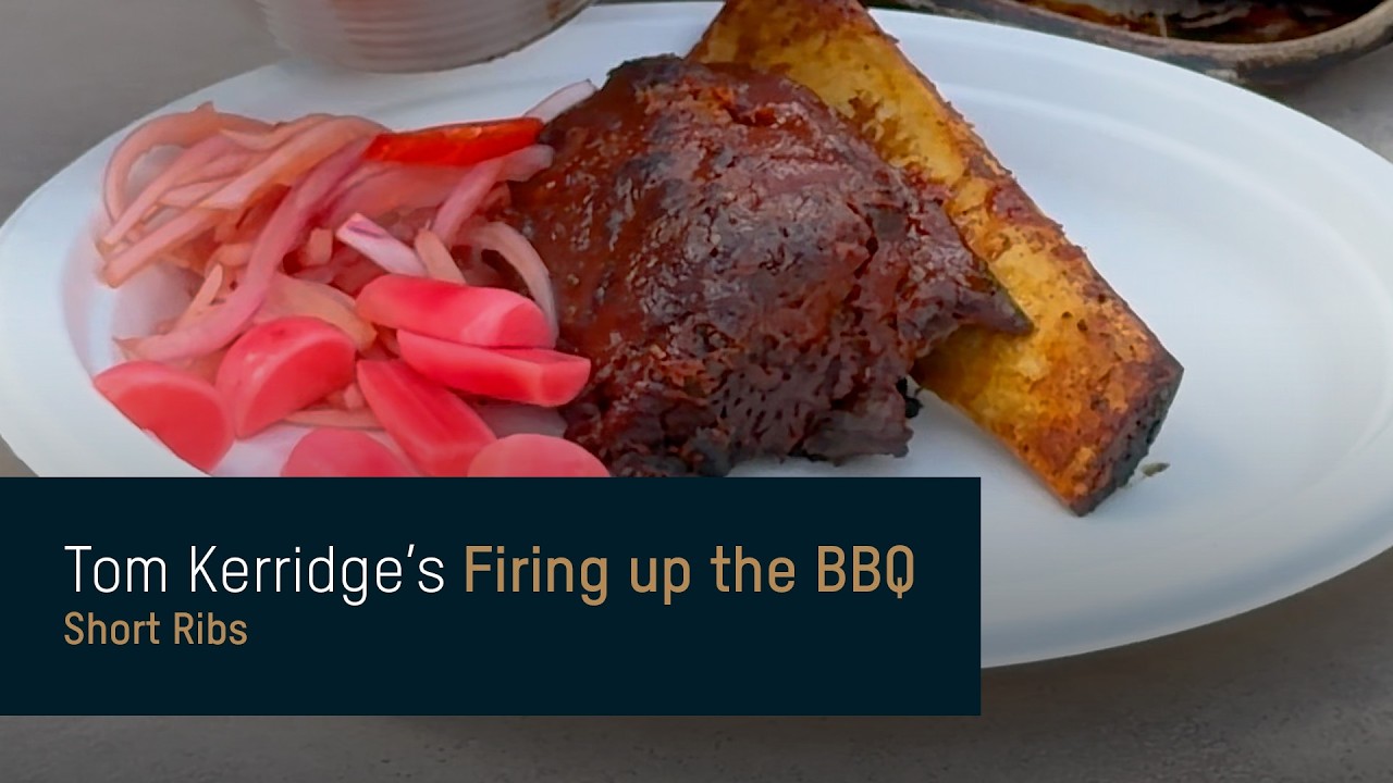 Серия BBQ от Тома Керриджа | Говяжьи ребрышки на гриле | Томленые в соусе с обжаркой на огне