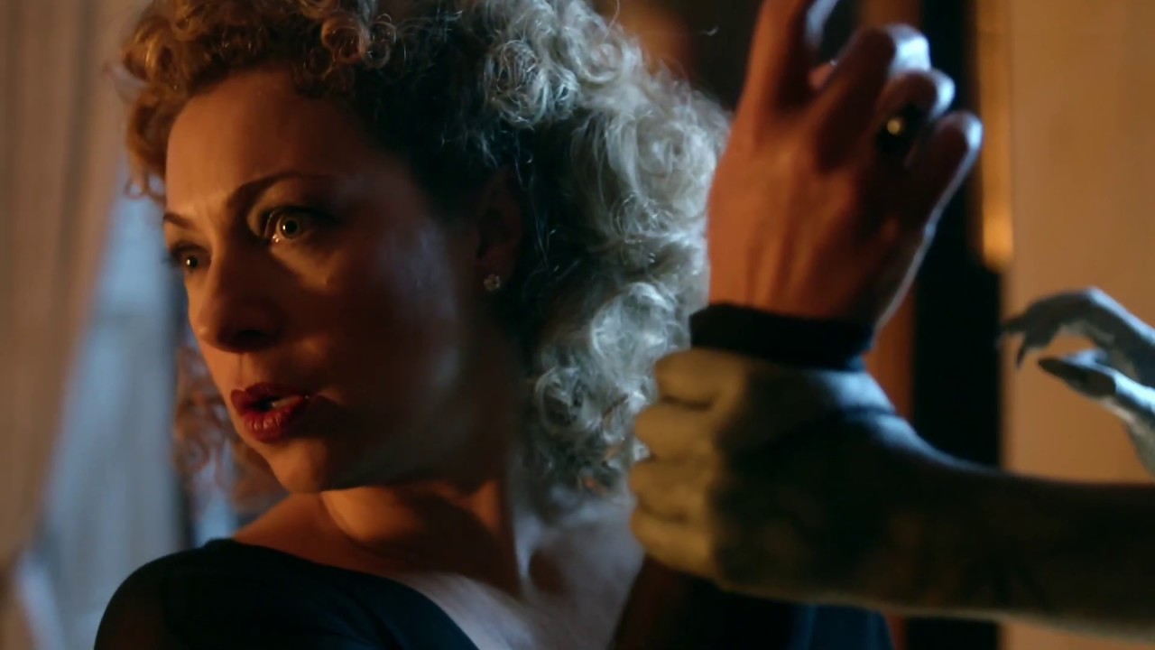 River Breaks Her Wrist | The Angels Take Manhattan | Doctor Who