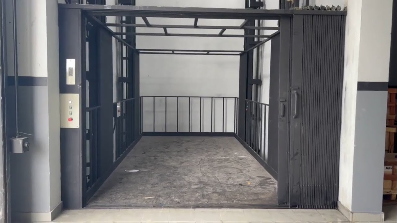 Innovative Design: Kia Showroom's Car Elevator in Action