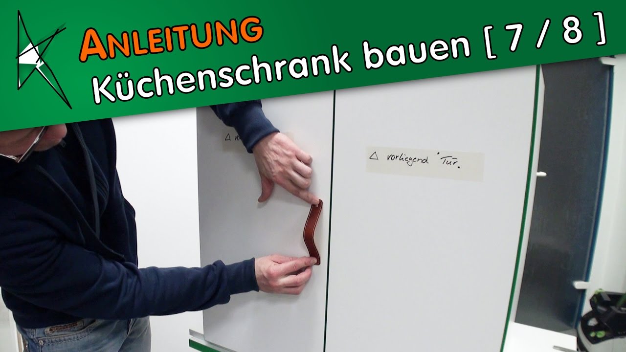 K&uuml;chenunterschrank bauen [ 7 / 8 ] - M&ouml;belgriffe an den Schrankt&uuml;ren befestigen