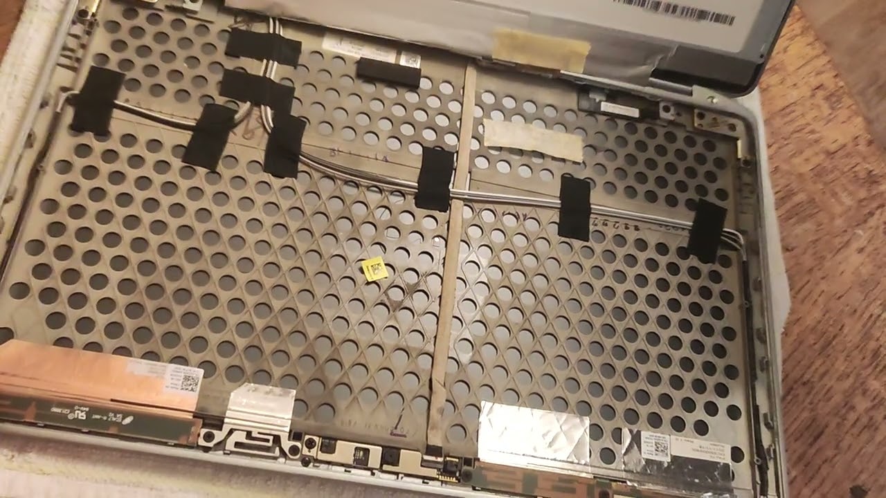 Dell Latitude E6320: How to replace the LCD screen