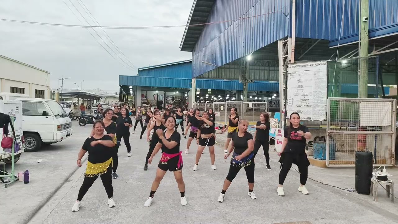 Husay ng sexy ladies Zumba