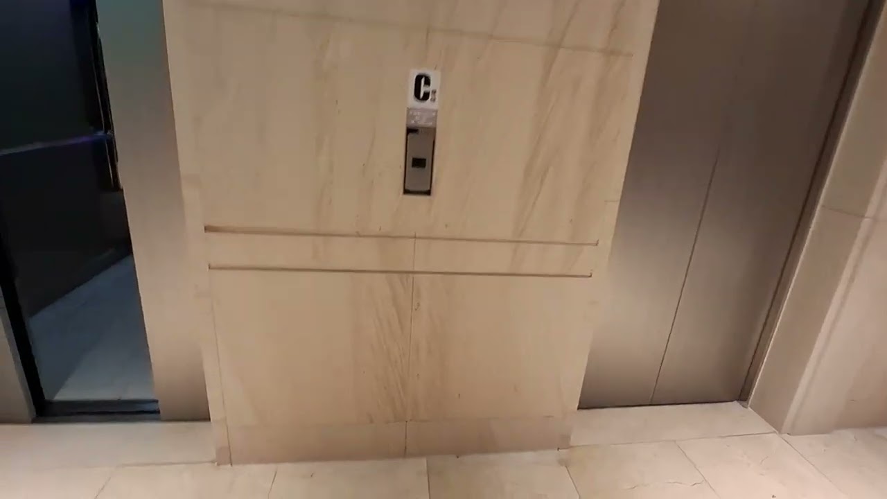 新光三越台中中港店 富士達電梯 Fujitec elevators at Shin Kong Mitsukoshi Taichung Chunggang Store