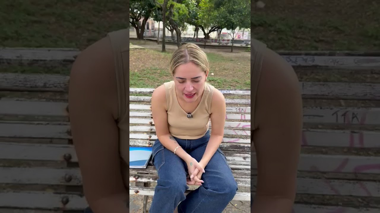 Uma aliança para entrar no seu dedo