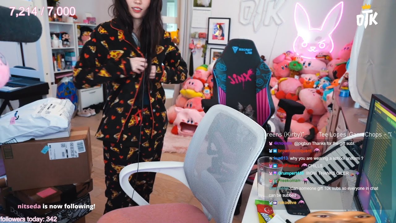 Emiru - [November 2nd, 2022] PO Box Opening and Overwatch 2