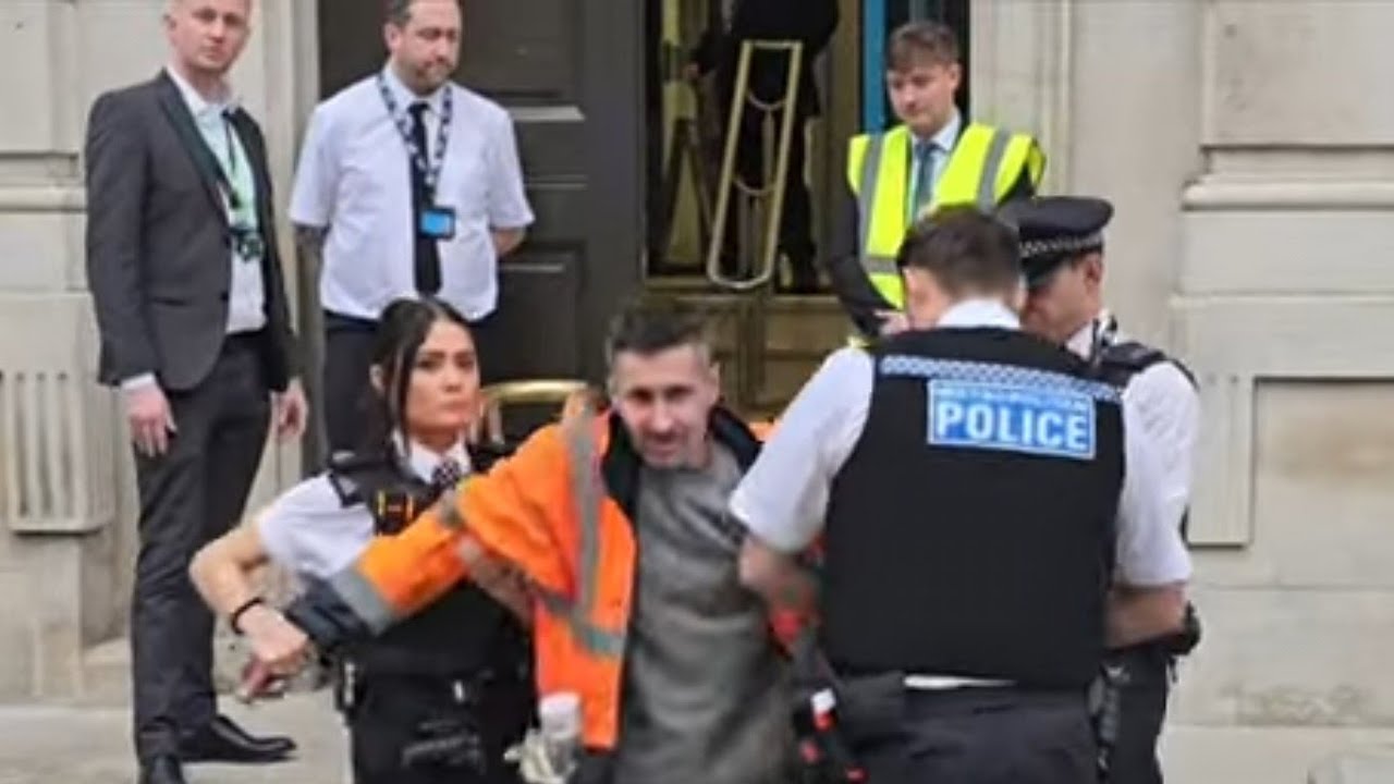 Drunk man accused a tourist of Assault then gets arrested himself #metpolice
