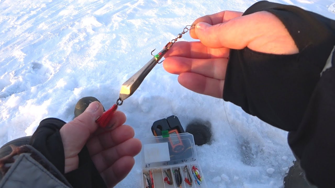 БЛЕСНА из 70- х и МОЩНАЯ поклевка судака! Зимняя рыбалка 2022