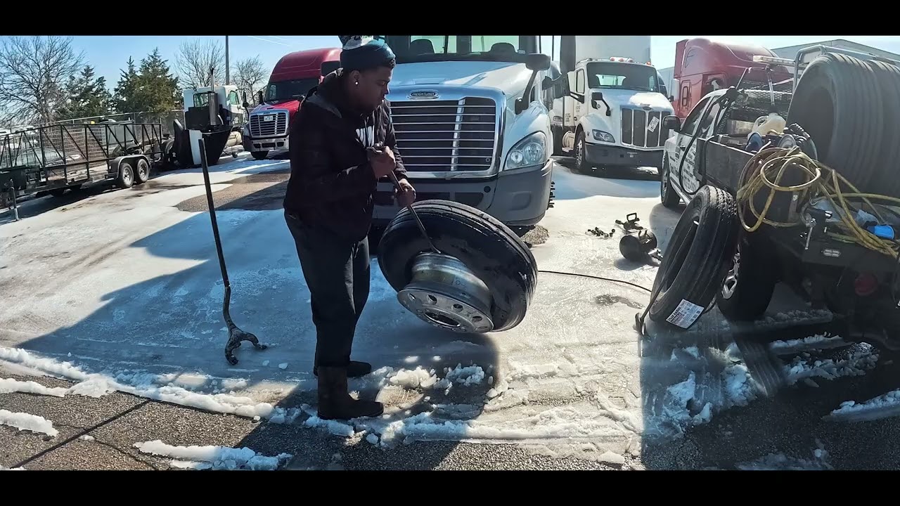 Tire Change Shop #Vlog #towingandrecovery #heavytowing