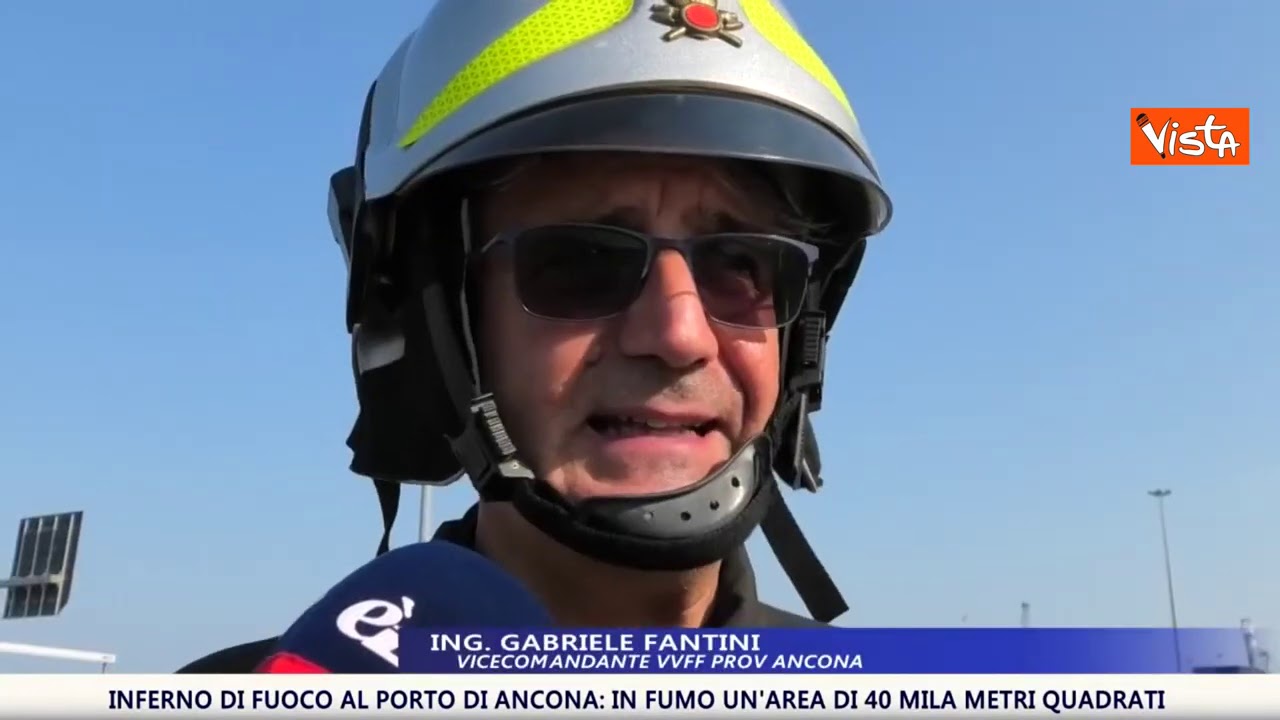 Incendio al porto di Ancona, 40mila metri quadrati di superficie a fuoco