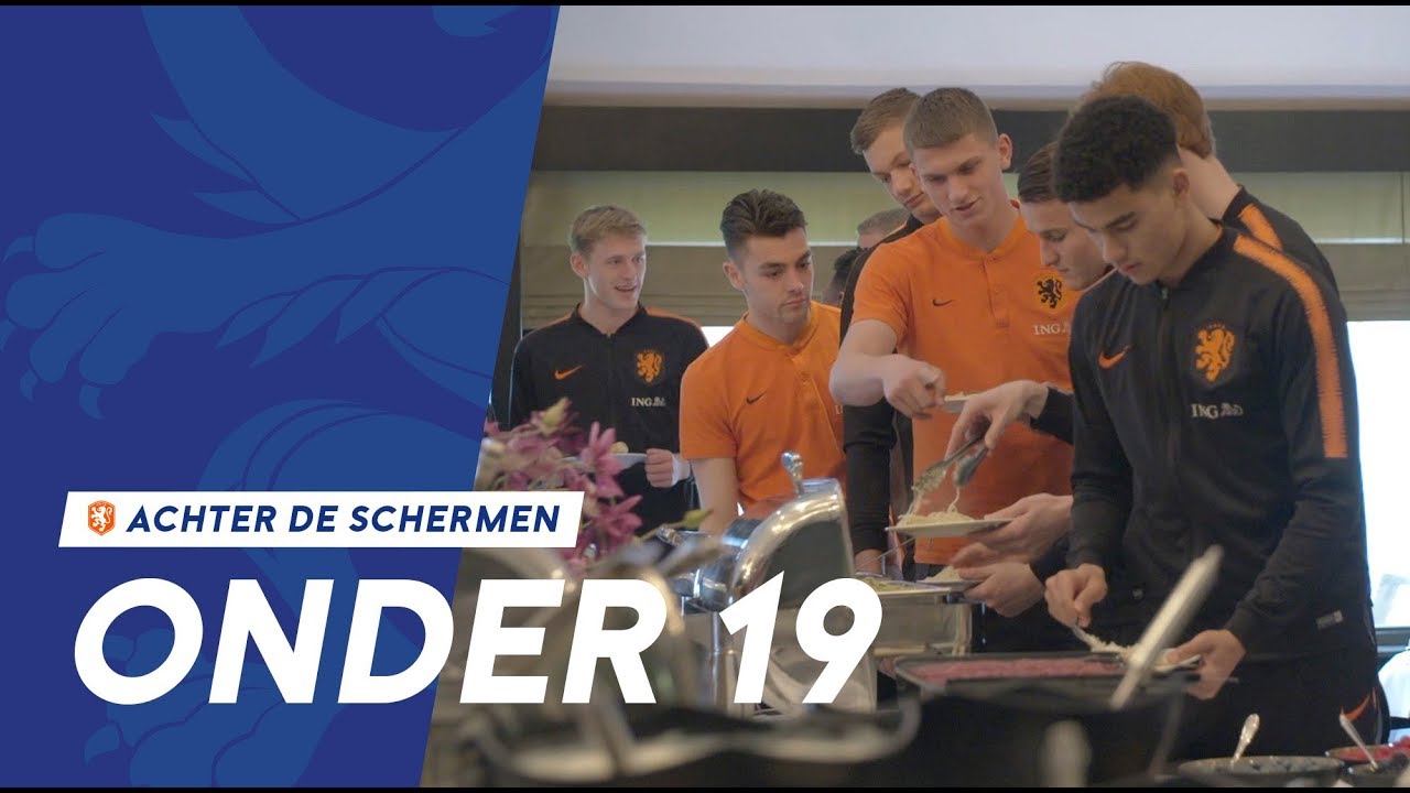 In de kleedkamer van Onder 19 | Deel 1