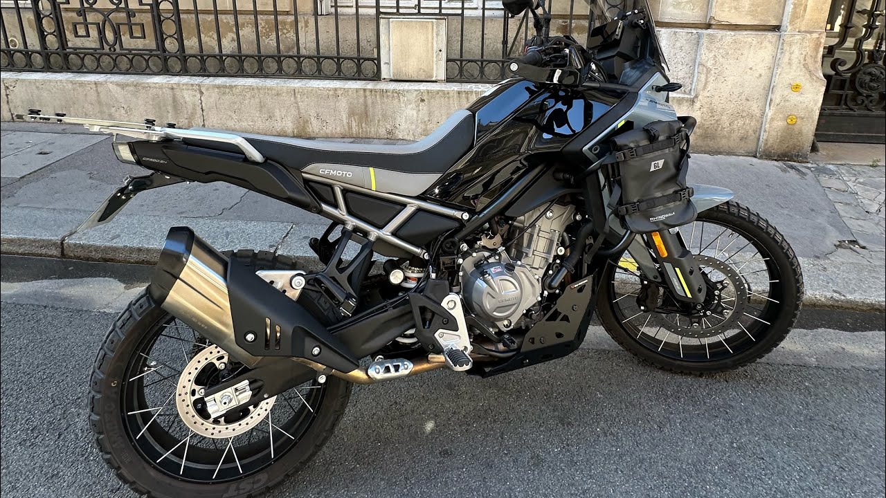 IL NOUS PRÉSENTE SA NOUVELLE MOTO LA 450MT DE CHEZ CFMOTO !! 