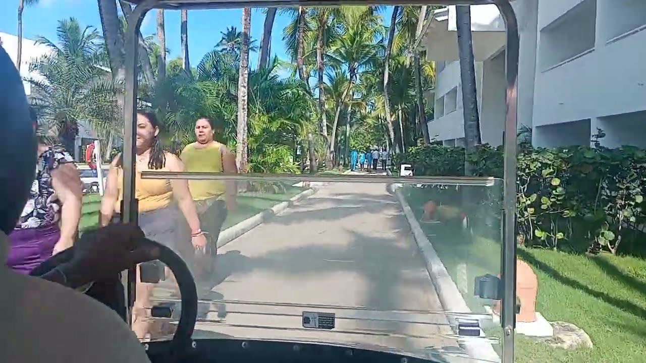 rumbo a la playa del hotel occidental punta cana