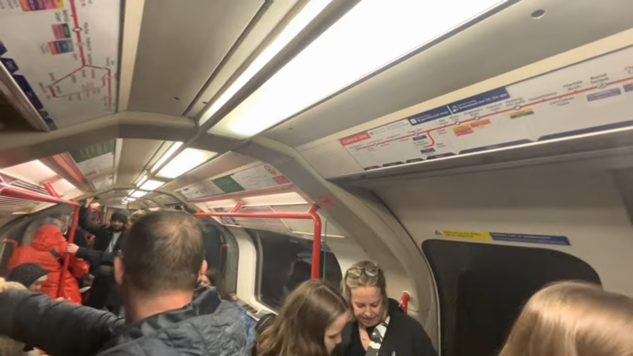 London Underground Central Line Journey: Tottenham Court Road - Liverpool Street