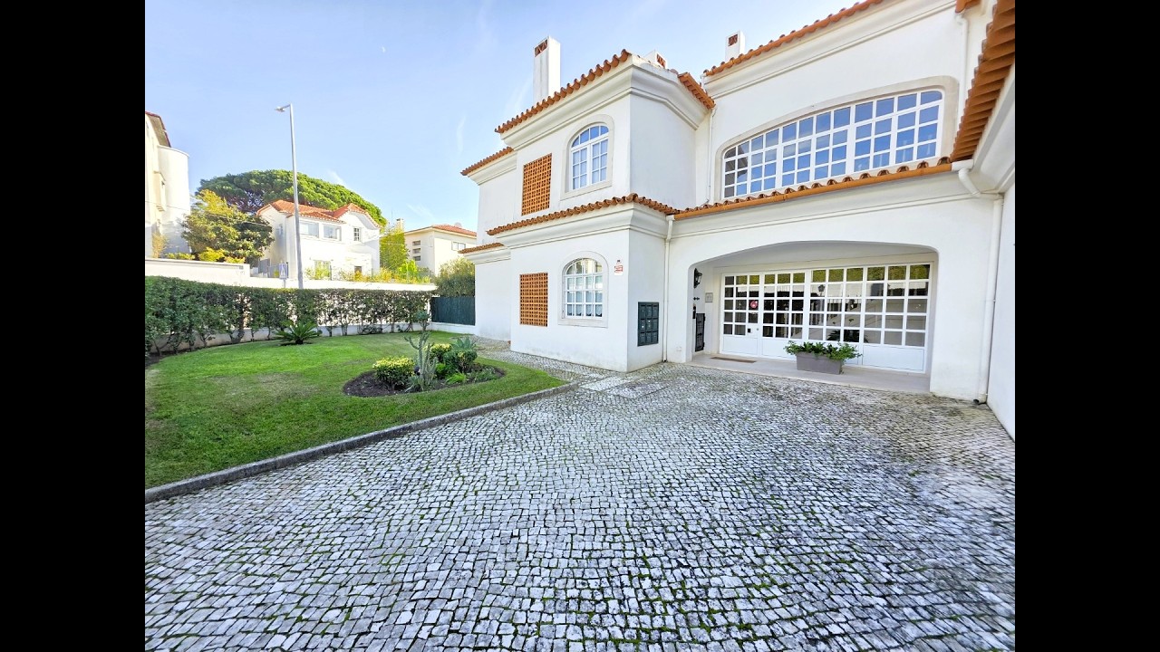 Estoril - Centro. T1 com terraço e garagem privativa, num edifício com muito charme. Arrendar!