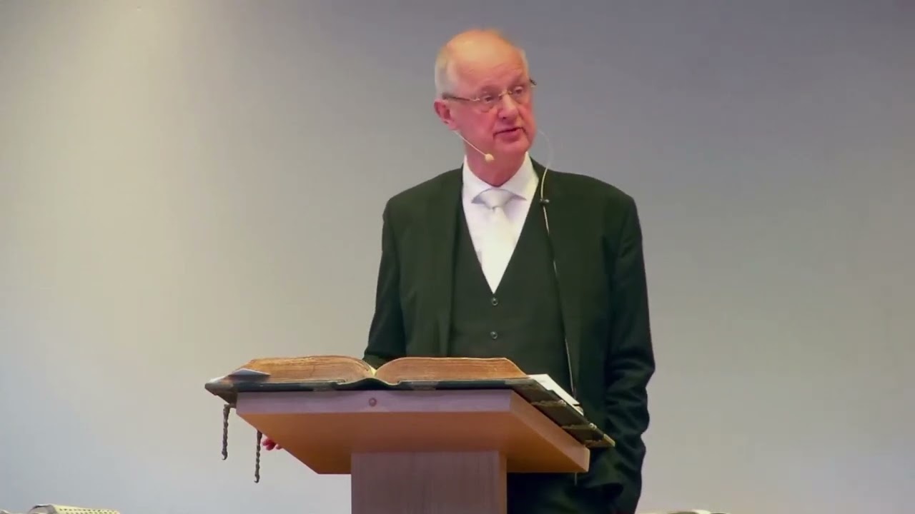 Dominee, we gaan naar een andere kerk. Zijn we ook van die saaie en duffe catechismuspreken af.
