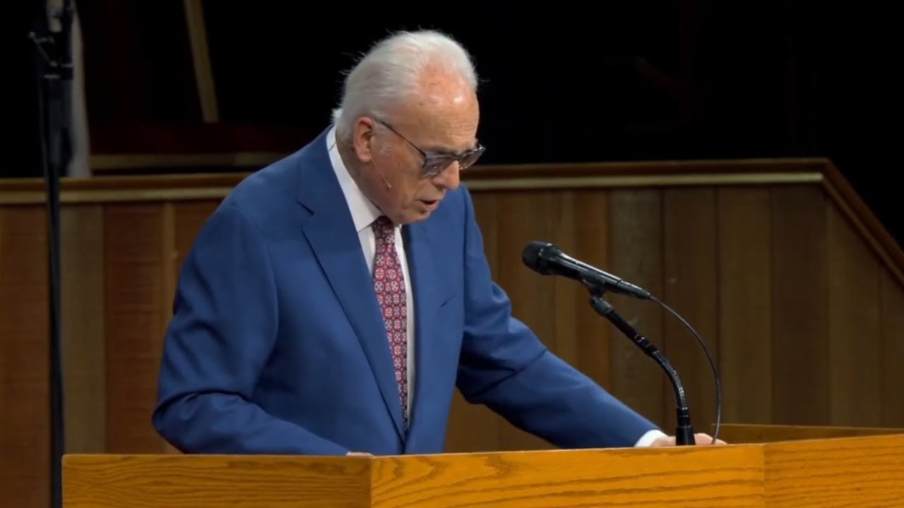 Pastor John MacArthur Reading Isaiah 40 From The Legacy Standard Bible Ending In Prayer