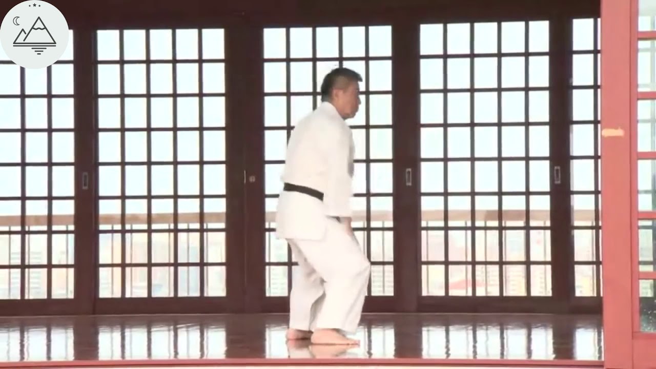 Yoshitaka Taira 10 dan Matsubayashi ryu Shorin ryu / kata Chinto Tomari ha