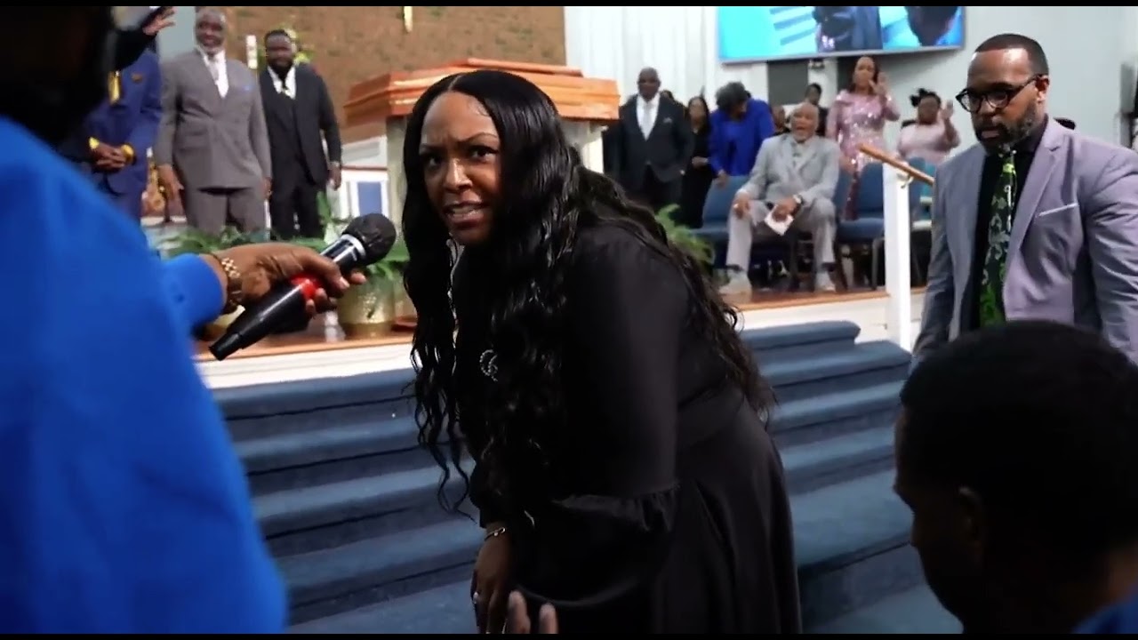 Prophetess Valerie Moore prophesy and flows in God’s healing power 🙌🏾‼️