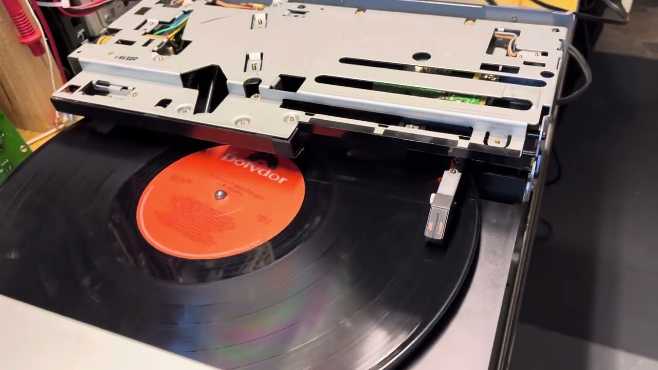 JVC QL-G901 linear tracking turntable demonstration