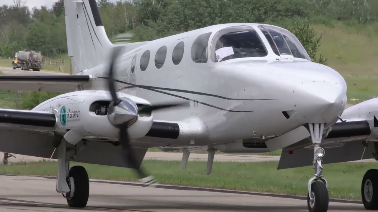 Pilot view in the Cessna 340A (POV)