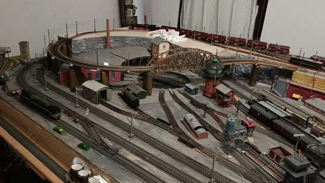 MODELLEISENBAHN MÄRKLIN DIGITAL ANLAGE H0 UNTERE EBENE, OBERE EBENE GLEICHSTROM ANALOG H0. BR 44...