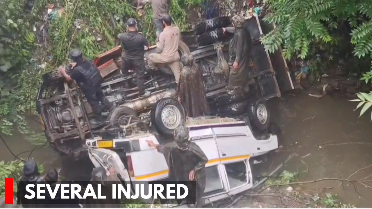Baramulla: Several Injured After Sumo,Tipper Plunge Into Gorge